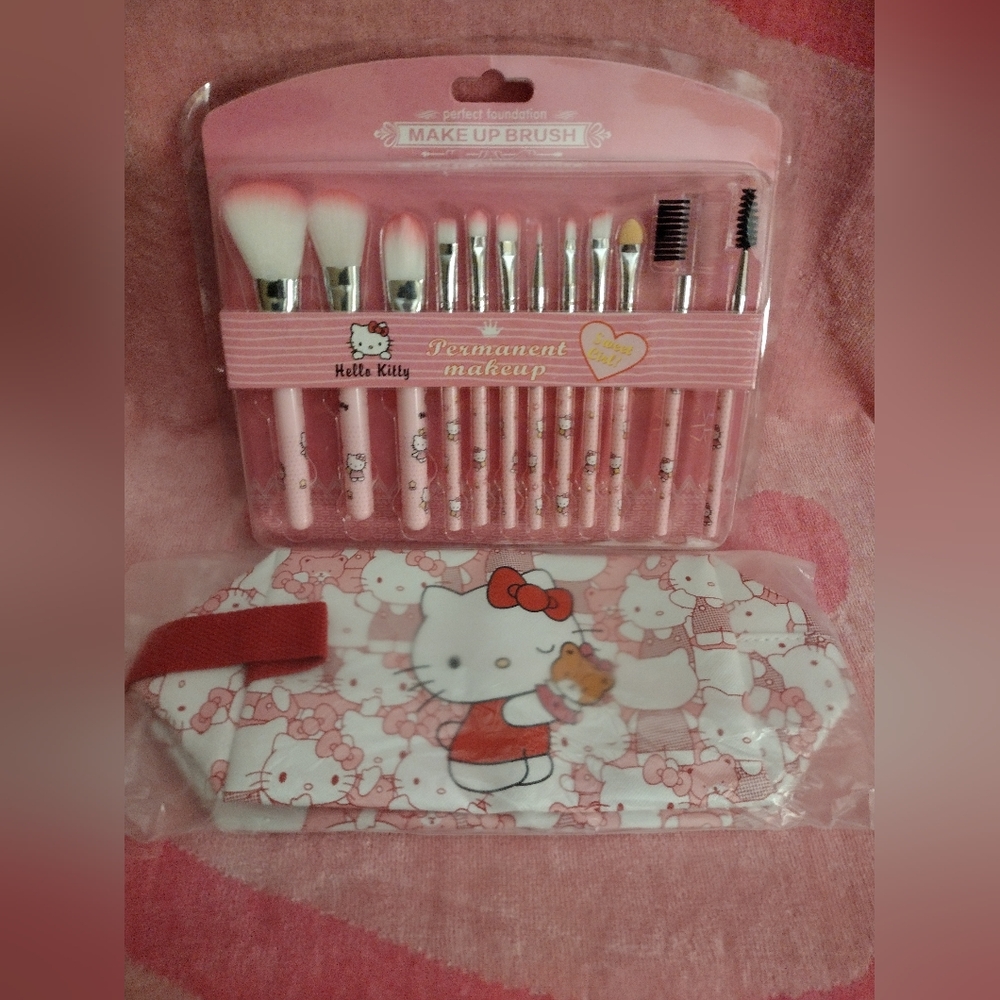 Hello Kitty 12 Piece Makeup Brush And Waterproof Makeup Bag Set - Picture 5 of 9